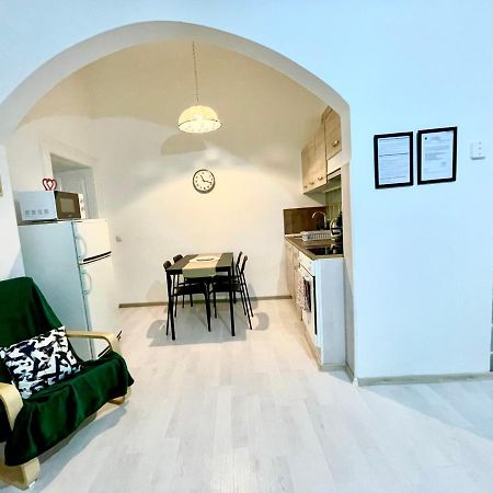 White Apartment Near The Famous New York Cafe Budapest Luaran gambar